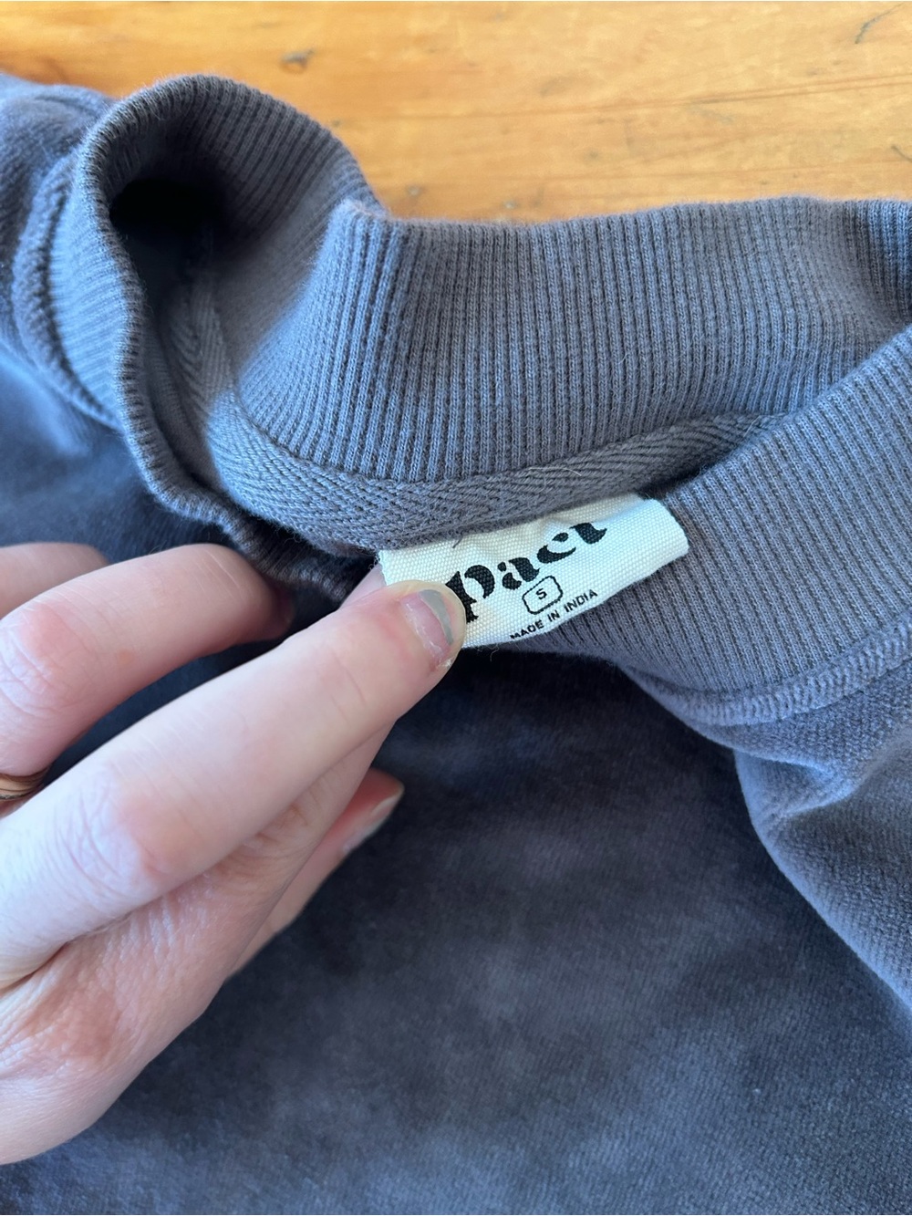 ☀️3/$25 Pact Organic Cotton Velour Crew Pullover Shirt Graphite small gray - Picture 3 of 7